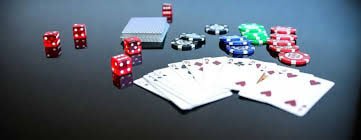 Responsible gaming guidance beside Lucky Piggy Slots content on 4777 apk